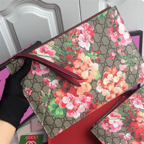 gucci flower clutch